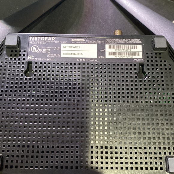 Netgear wireless router ac 1200 Wi-Fi cable modem router model C6220 - Picture 4 of 5